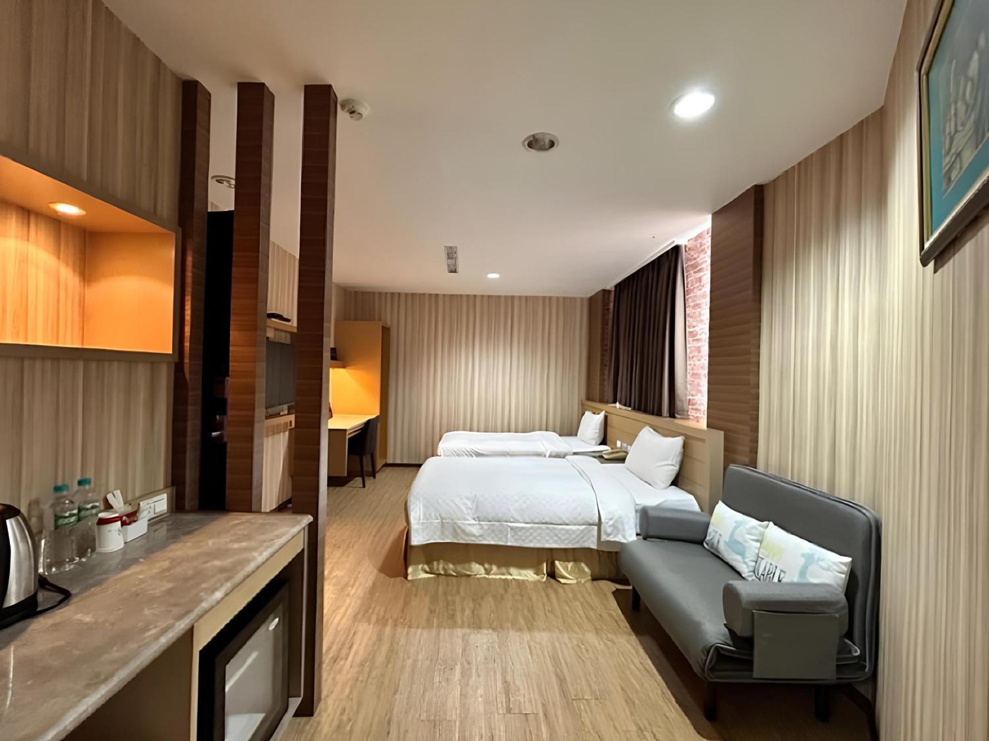 Hua Xiang Hotel -Zouying Kaohsiung Esterno foto