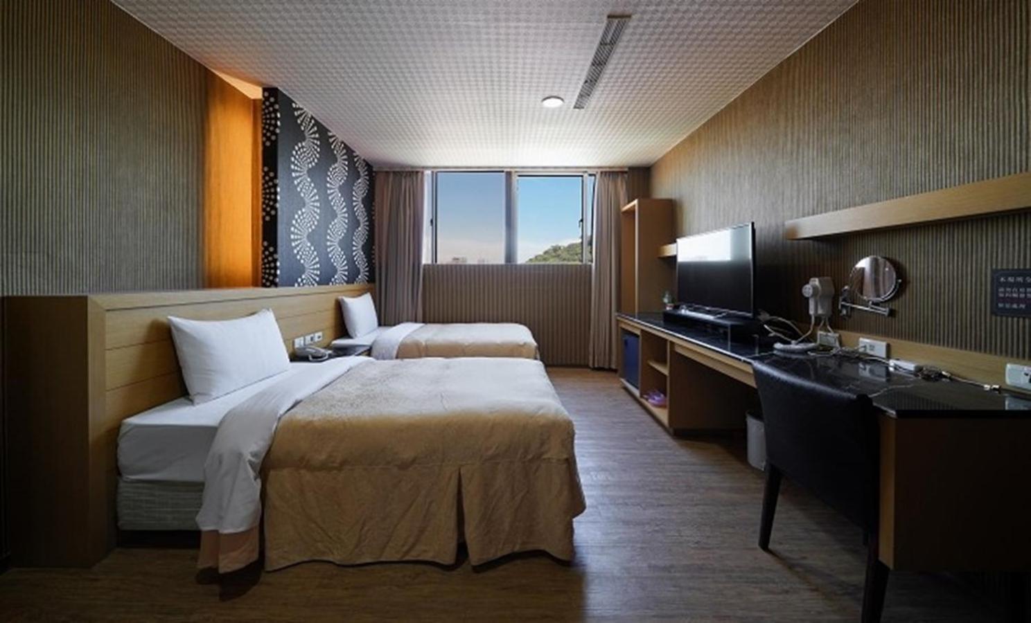 Hua Xiang Hotel -Zouying Kaohsiung Esterno foto