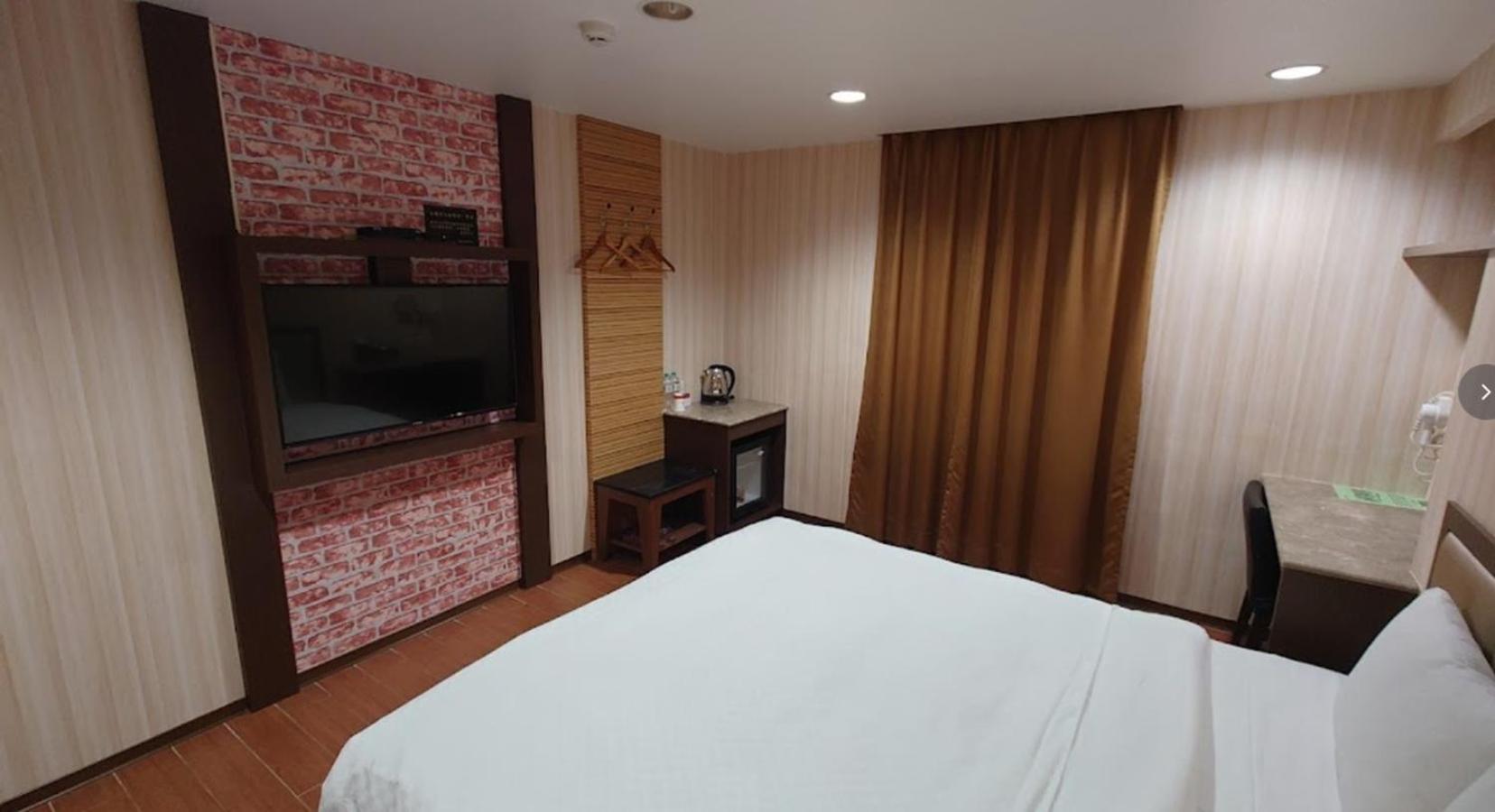 Hua Xiang Hotel -Zouying Kaohsiung Esterno foto