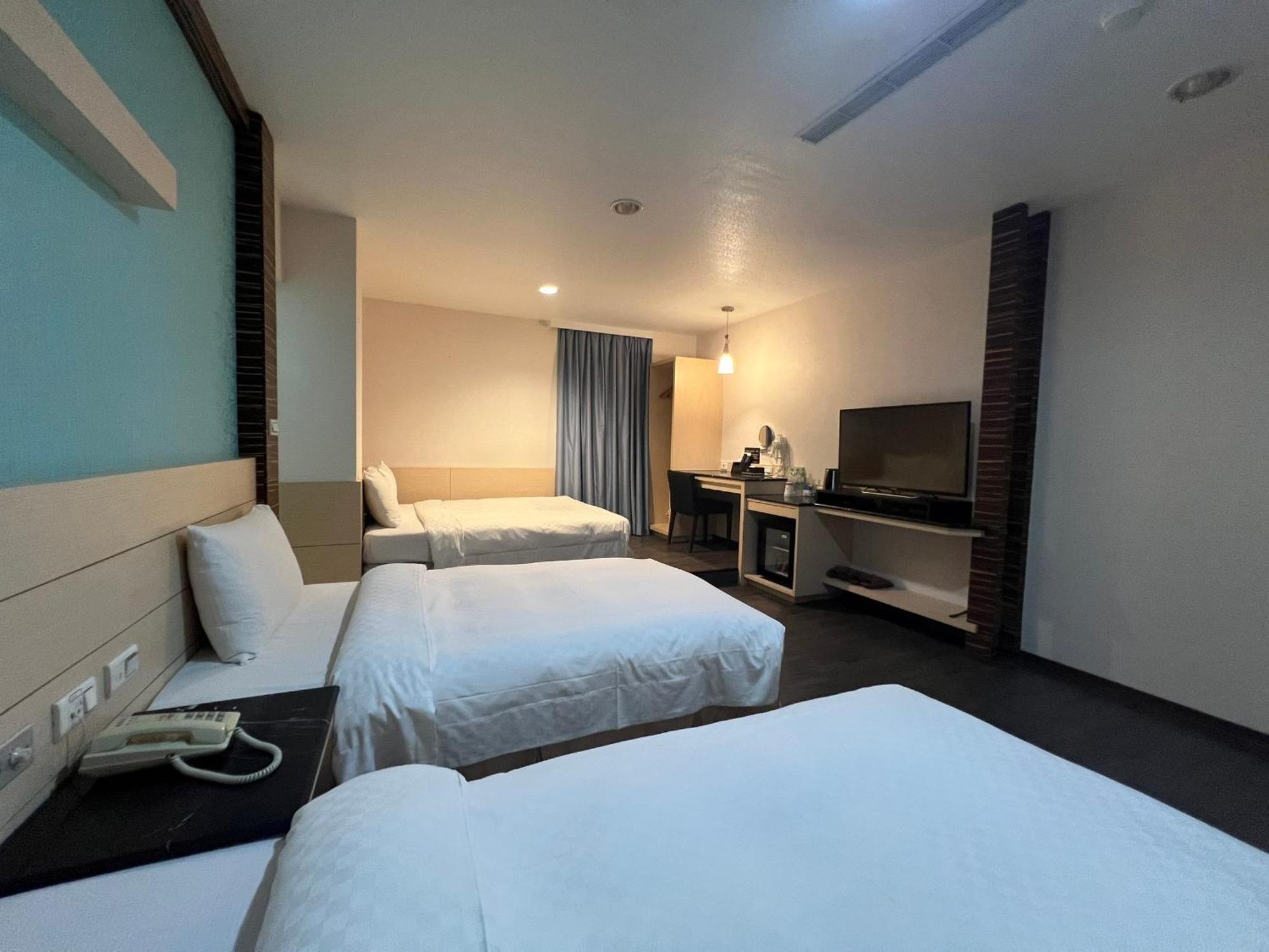 Hua Xiang Hotel -Zouying Kaohsiung Esterno foto