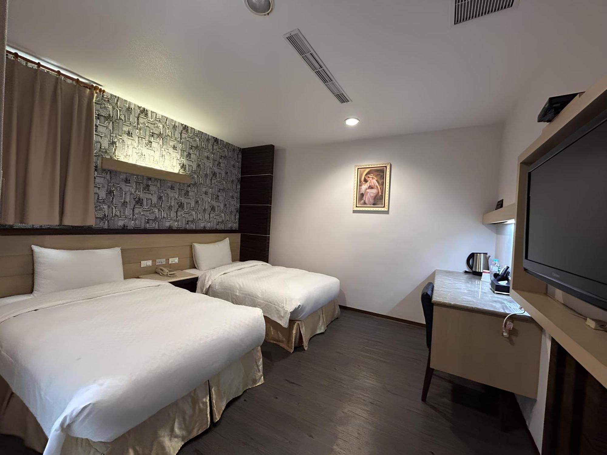 Hua Xiang Hotel -Zouying Kaohsiung Esterno foto