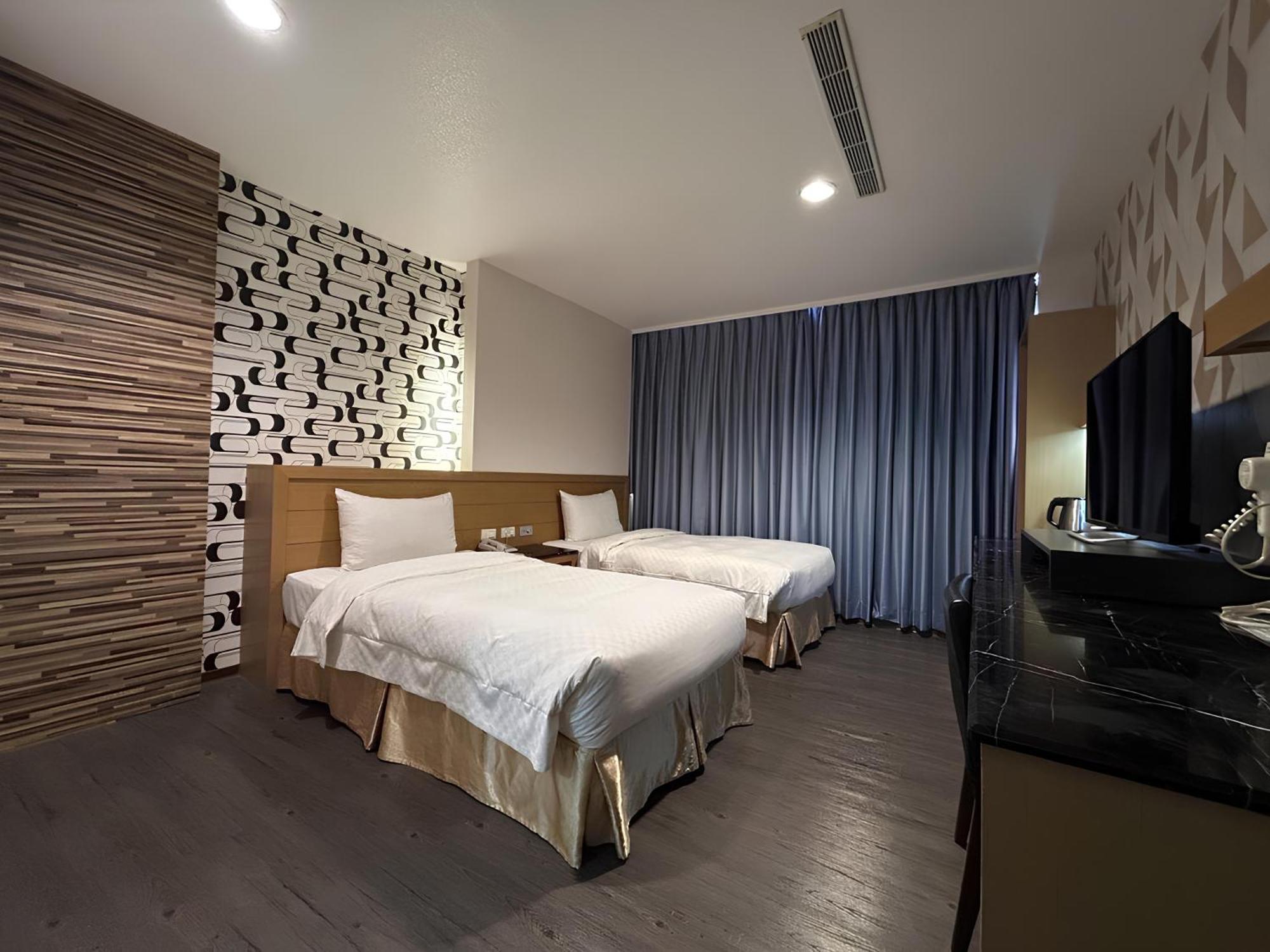Hua Xiang Hotel -Zouying Kaohsiung Esterno foto