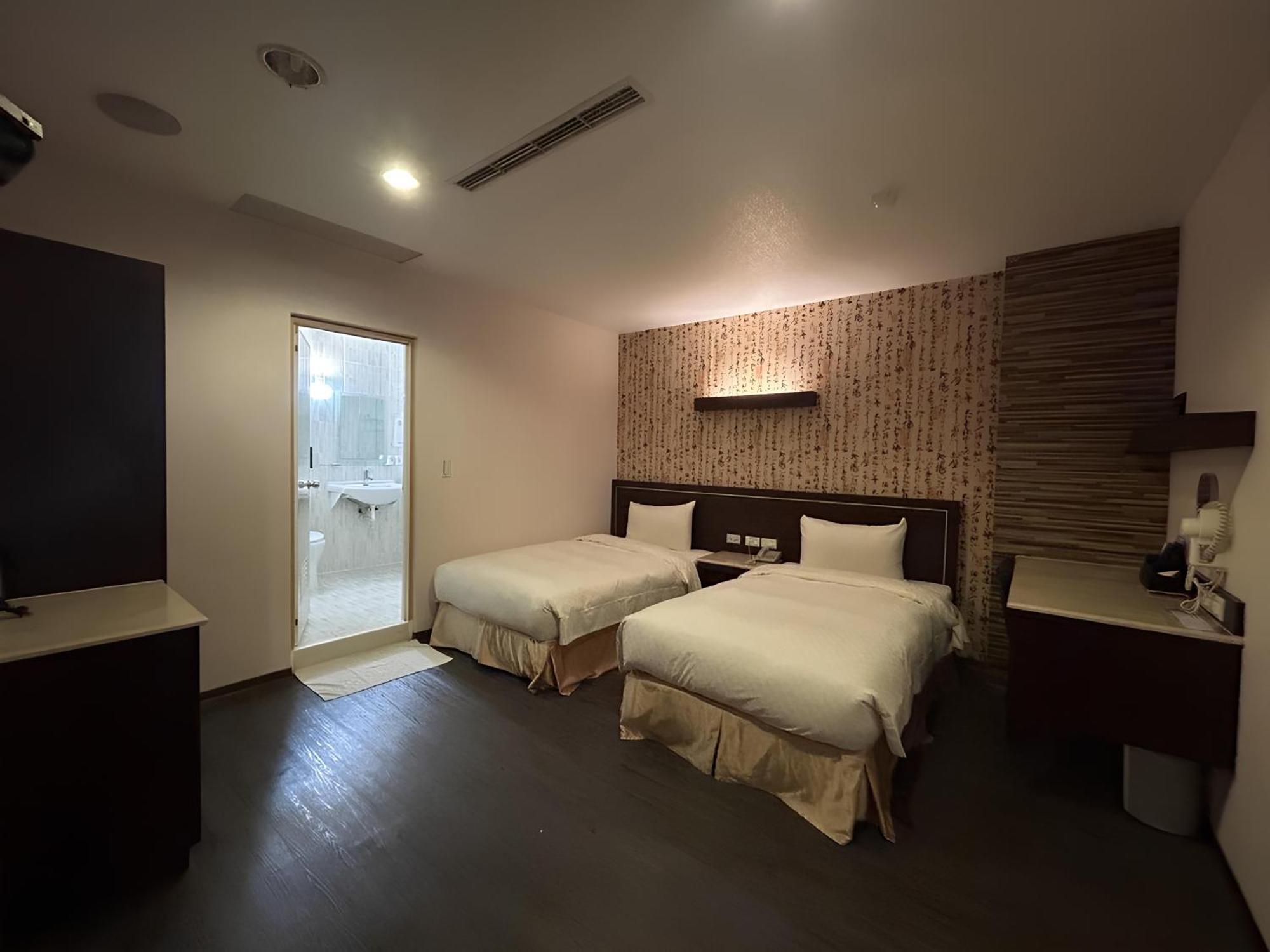 Hua Xiang Hotel -Zouying Kaohsiung Esterno foto