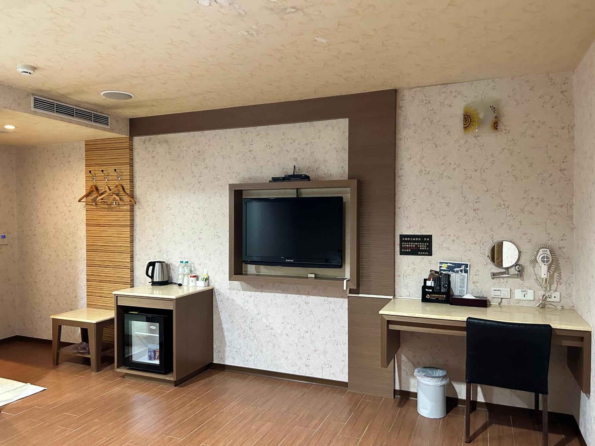 Hua Xiang Hotel -Zouying Kaohsiung Esterno foto