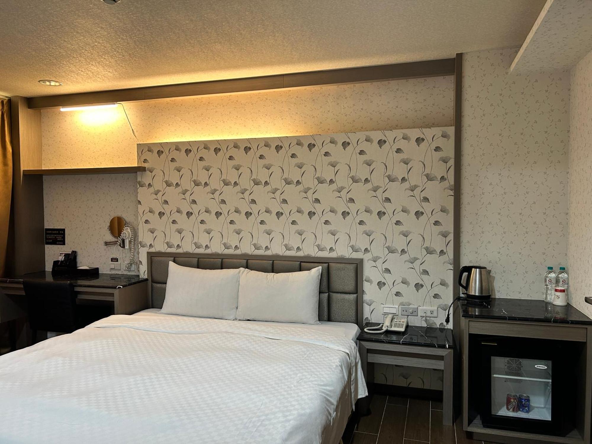 Hua Xiang Hotel -Zouying Kaohsiung Esterno foto