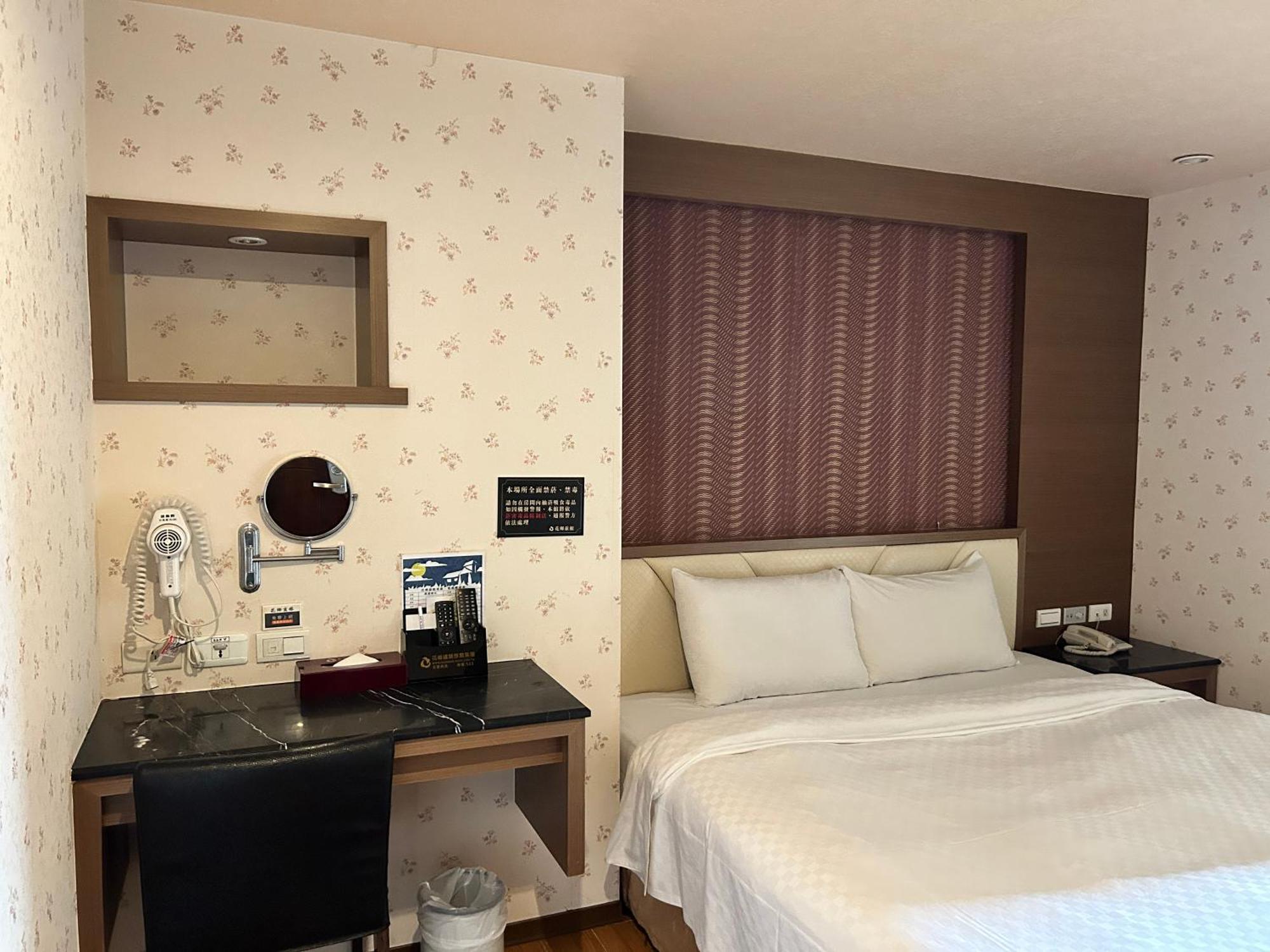 Hua Xiang Hotel -Zouying Kaohsiung Esterno foto